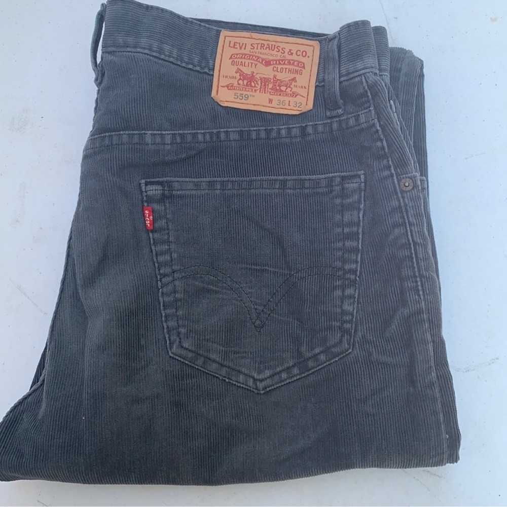 Men Levi pants size 36×32 style 559